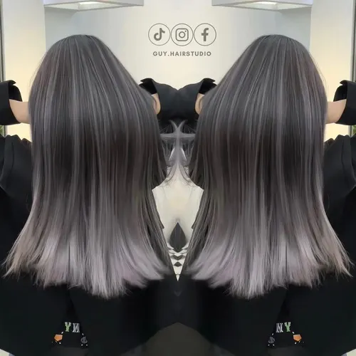 Đang xử lý một ca màu thật tại salon
